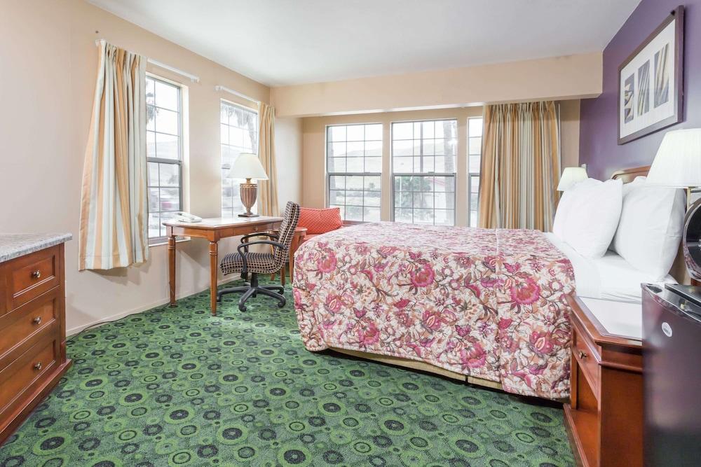 Days By Wyndham Hotel